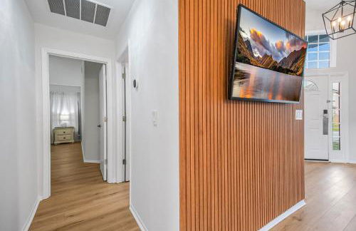 Disney-Close Lakefront Renovated 4BR Pool - Foto 5