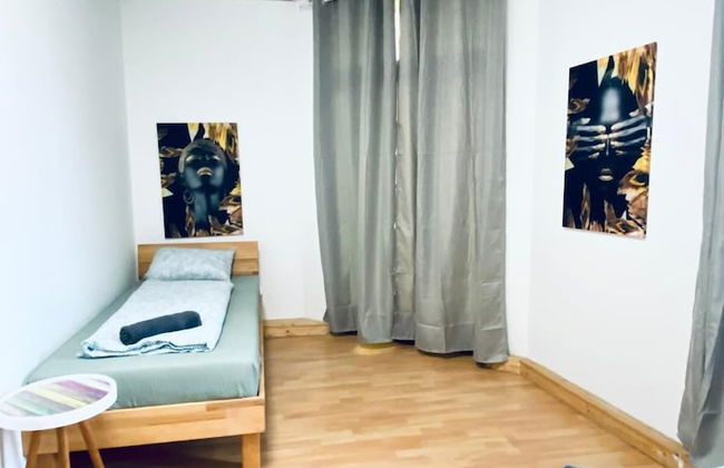 Stylish Shared 3-Bedroom Stay Near City - Foto 17
