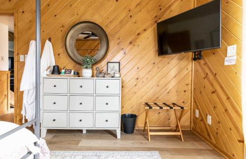 Whispering Hollow Lodge on Greer Main St! - Foto 14