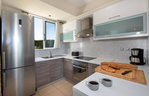 Gabriel apartment with a shared pool close to the beach - Foto 8