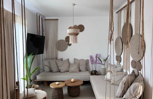 L A Boutique Suites with Private Hot Tub - Photo 73