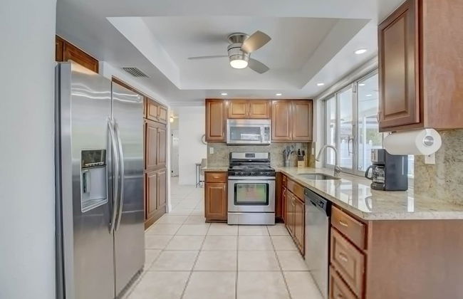 Riverfront King Bed Pool Nearby Beach - Foto 6