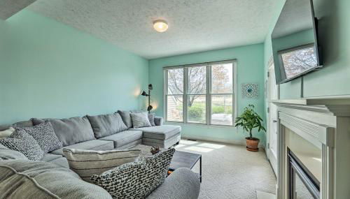 Bright Manistee Condo with Beach and Pool Access! - Foto 4