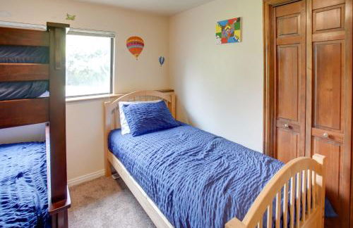 Hike, Golf, Ski and More Family Home in South Weber - Foto 26