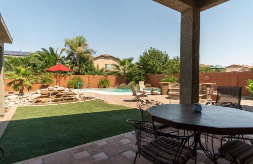 Oasis Villa With Pool, Putting Green & Pool Table - Photo 14