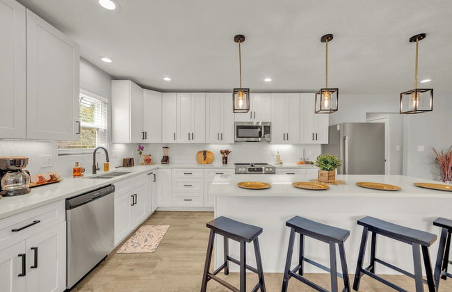 Spacious & Homey 4br/3ba W/amenities Near Downtown - Foto 14