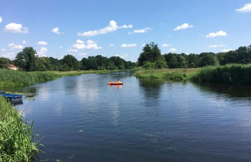 Bungalow nebst Wohnwagen für 4 bis 5 Personen in Nähe von See- und Tesla - Foto 2