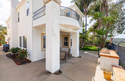 Spacious Luxury home in Gated Community with Resort Pool & Scenic Views - Photo 67