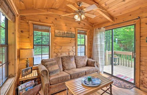 Quaint Log Cabin with Views Near West Jefferson - Foto 4