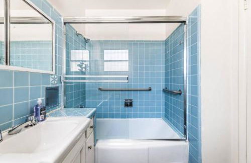 Spacious 4 bedroom home by Melrose and 10 minutes to Hollywood Walk of Fame - Foto 24