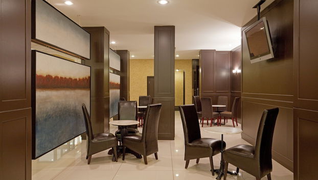 Armon Plaza Montreal Airport - Foto 3, Zona de estar del vestíbulo