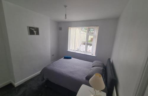 L & J Escapes - 8 Bedrooms suitable for Contractors and Families- Private parking available for 6 vehicles - Foto 14