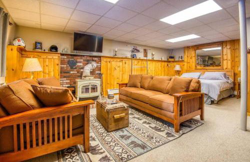 Family-Focused & Pet-Friendly Log Cabin with 4BR 2BA Sleeps 10 - Photo 29