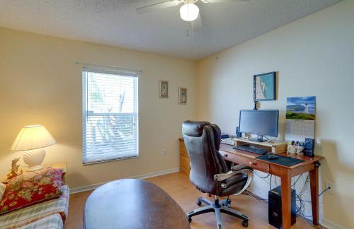 Bright Titusville Retreat with Lanai - WFH Friendly! - Foto 26