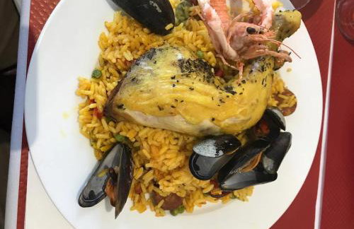 Airport Paris Eiffel Tower Center Roissy CDG - Foto 56