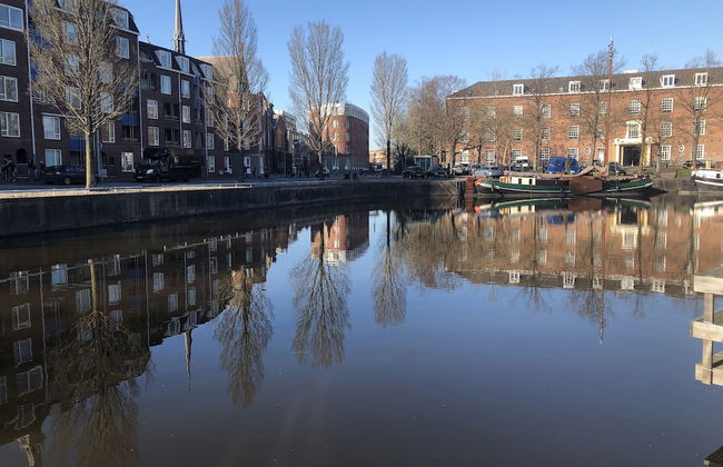 Slapen in eigentijds woonboot hotel - Photo 15