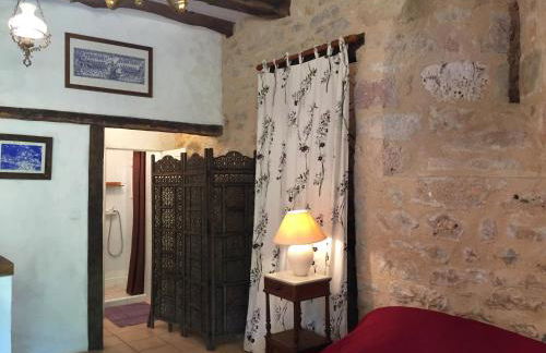 Séjour à deux au Château d'Autoire, studio de charme, tonnelle, vue vallée et village - Foto 13