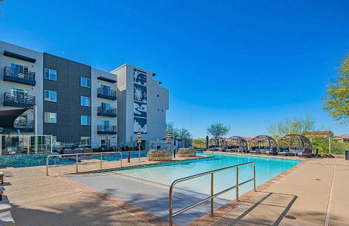 Near Mayo Clinic & Desert Ridge , Stay with Pool & Gym- S309 - Foto 38