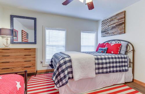 Lakefront Graford Home with Fire Pit and Private Dock! - Foto 20