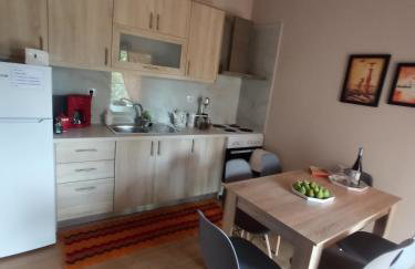 Η Αυλή - Photo 40