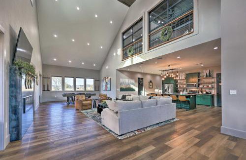 Lavish Riverfront Escape with Gas Grill! - Foto 4