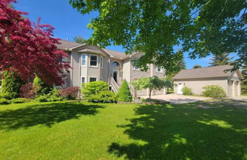 Beachfront~Private Sand Beach~Close Mackinac Ferry - Foto 7
