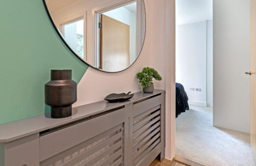 LUXURY AIRPORT SUITE, FREE Parking, FANTASTIC Location, Close To Airport, Train Station And Town Centre - Foto 31