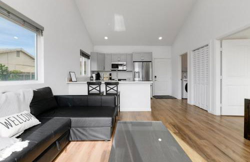 Bright Spacious Modern Getaway - Photo 7