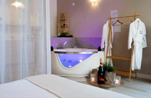 Suite sensuelle balnéothérapie et fauteuil tantra - Foto 1