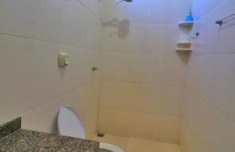 We offer a crib, bed and bath linens - Foto 16