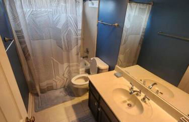 Large near Shops/Dining & easy access to freeway - Foto 30
