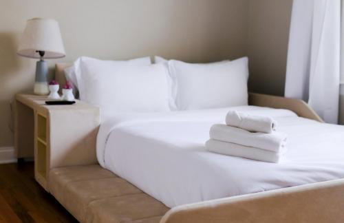 Sleeps 22 • Modern Multi-Unit • Gym • Workspaces - Photo 61