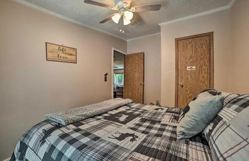 Cozy Hale Home Between Long and Loon Lakes! - Foto 11