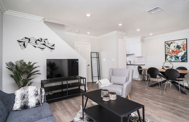 Brand NEW Luxury 3bdr Townhome In Silver Lake - Photo 15