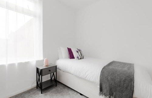 4 Bed House - Sleeps 8 - Garden Pets Wifi - Foto 12