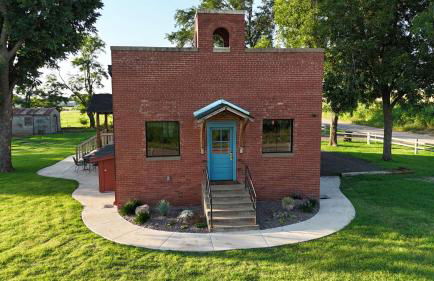 Hot Tub, 5BR2BTH in Guthrie, OK- Near EdmondOKC - Photo 1