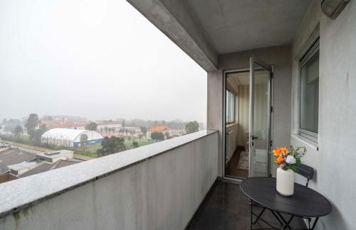 Modern Flat with Balcony & Garage by HostWise - Foto 20