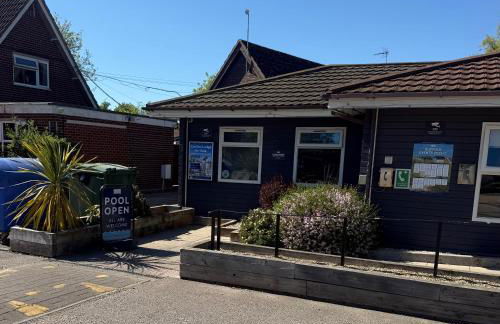 Lovely Serenity 1 and gorgeous Serenity 2 are 3 bedroom 2 bathroom caravans - Foto 21