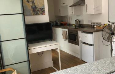 Stunning Studio1, Banstead with free off st parking - Foto 6