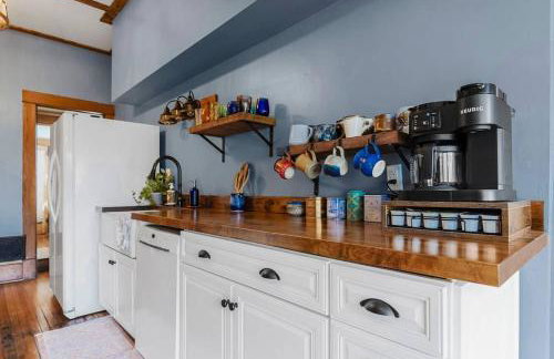 Historic Charm: Spacious 4BR Retreat Sleeps 11 - Holiday Home - Foto 17