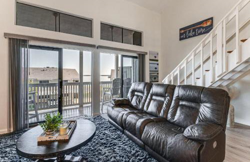 Steps to Lake Conroe! Condo with Balcony and Views - Foto 5