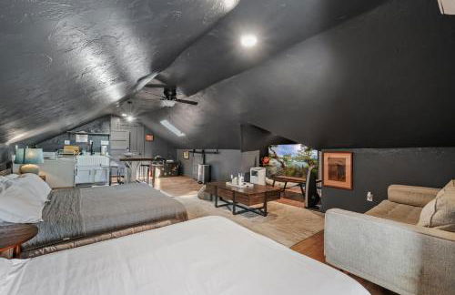 5BR Home 3 min to Paseo Arts #04 - Photo 25