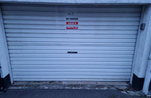 Neet Retreat - sleeps 7 next to beach - Foto 45