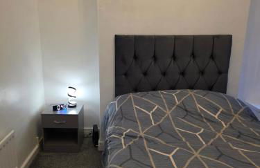 Modern 3 Bed Home Central Location free WiFi Netflix and street parking - Foto 12