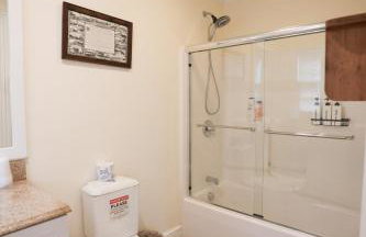 Spacious Coastal Retreat in Buzzards Bay, Quiet & Family-Friendly - Foto 28