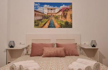 Casita céntrica y tranquila junto a la Catedral de Granada - Foto 1