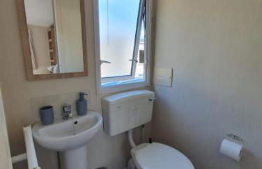 Billing Aquadrome - Alberta Caravan 2 Bedroom Sleep 6 - Photo 35