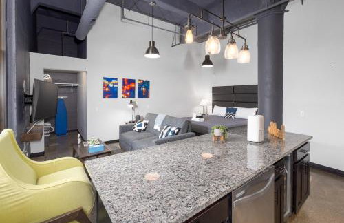 Steps 2 Everything! - KING Bed - Amazing Roof and Gym - Foto 15