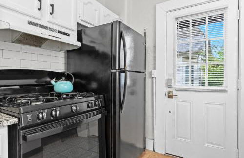 Stylish Home in Historic District Near Riverwalk - Foto 48