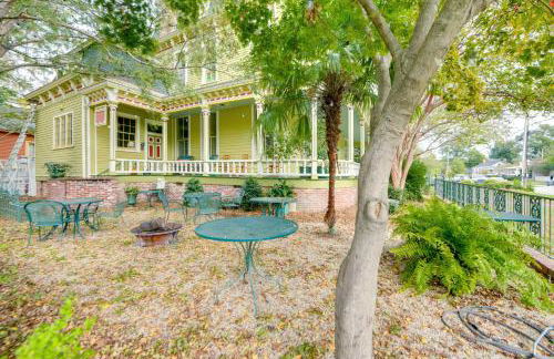 Ornate Victorian Home with Courtyard and Fire Pit! - Foto 36